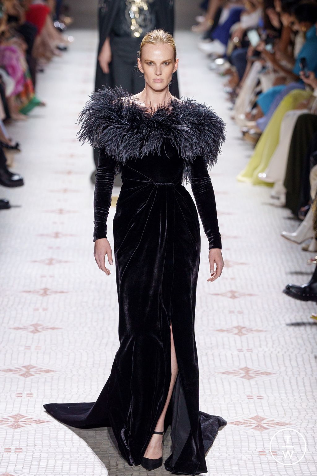 Fashion Week Paris Fall/Winter 2024 look 4 de la collection Elie Saab couture