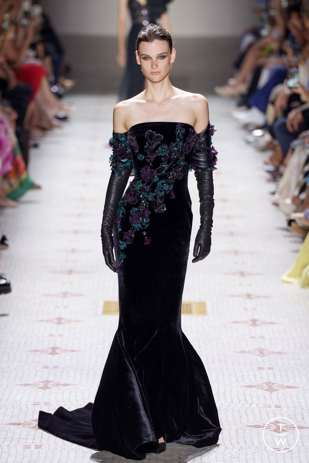 Fashion Week Paris Fall/Winter 2024 look 7 de la collection Elie Saab couture
