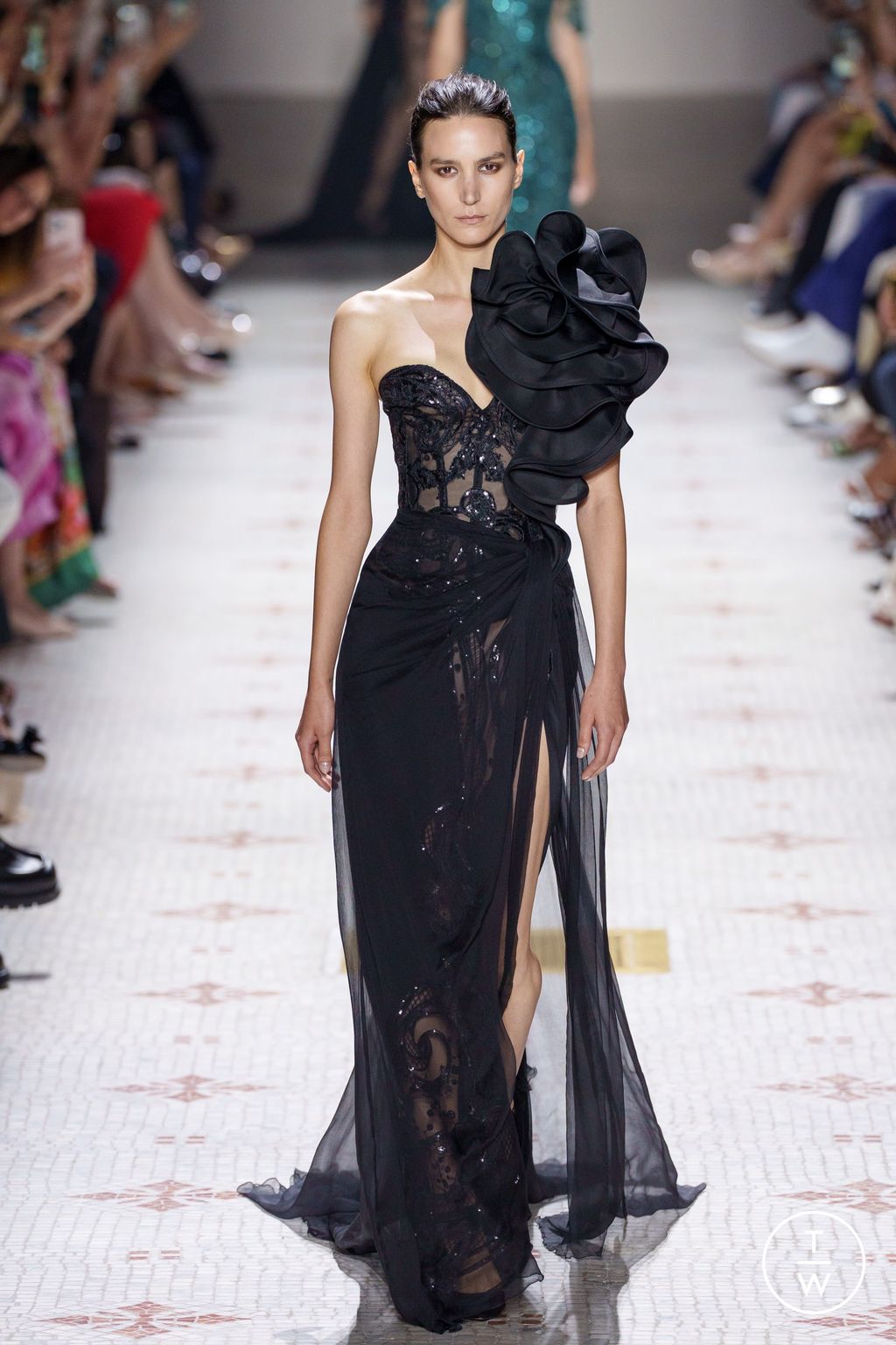 Fashion Week Paris Fall/Winter 2024 look 8 from the Elie Saab collection 高级定制