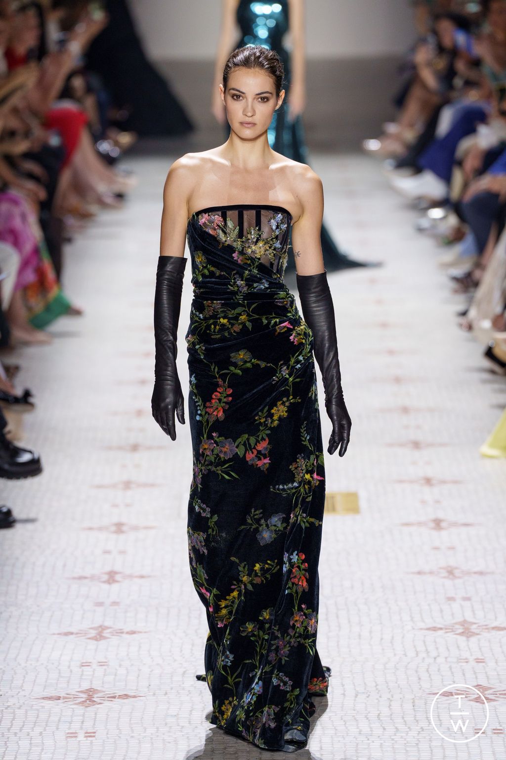 Fashion Week Paris Fall/Winter 2024 look 15 from the Elie Saab collection 高级定制