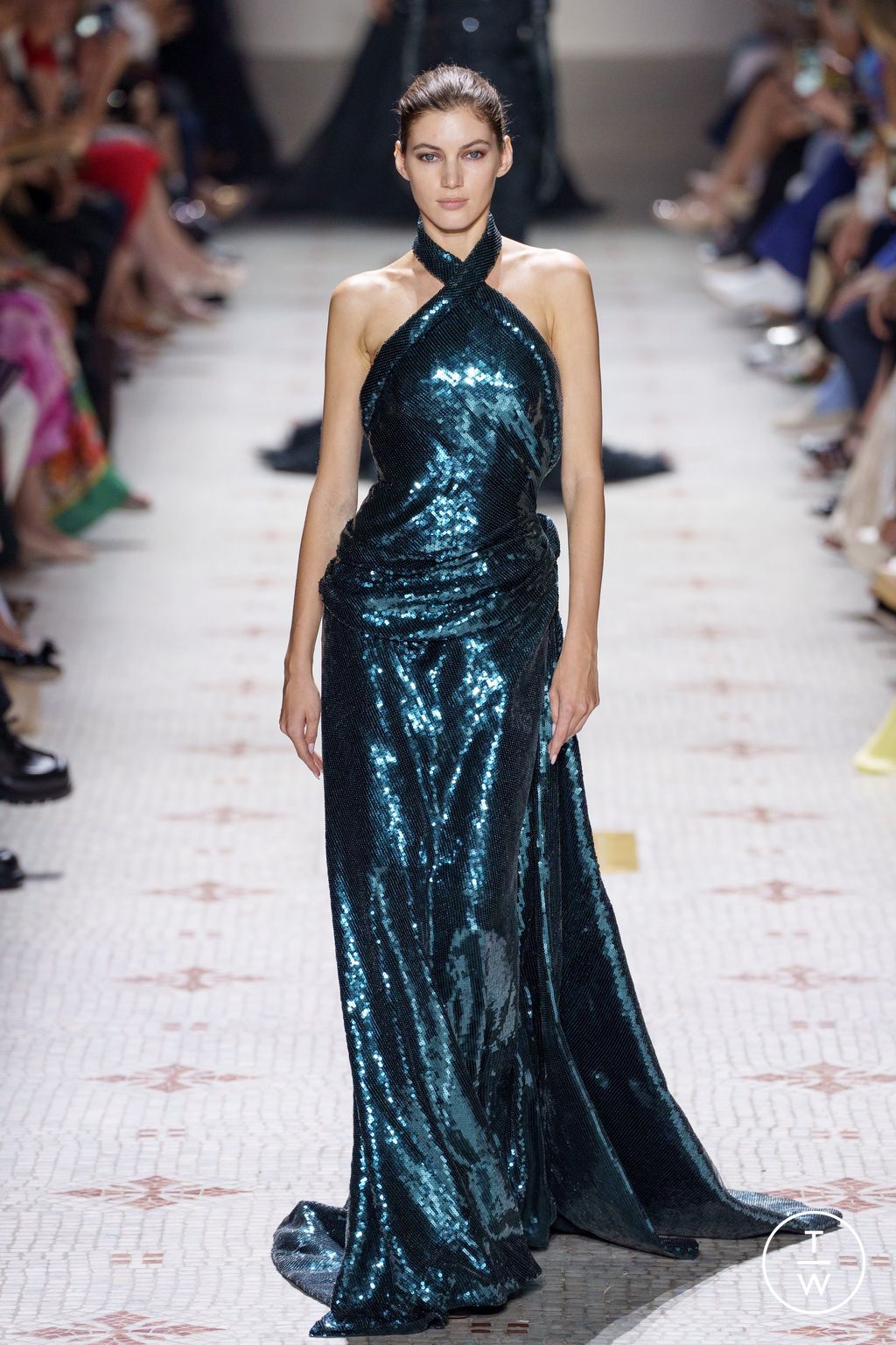 Fashion Week Paris Fall/Winter 2024 look 16 de la collection Elie Saab couture