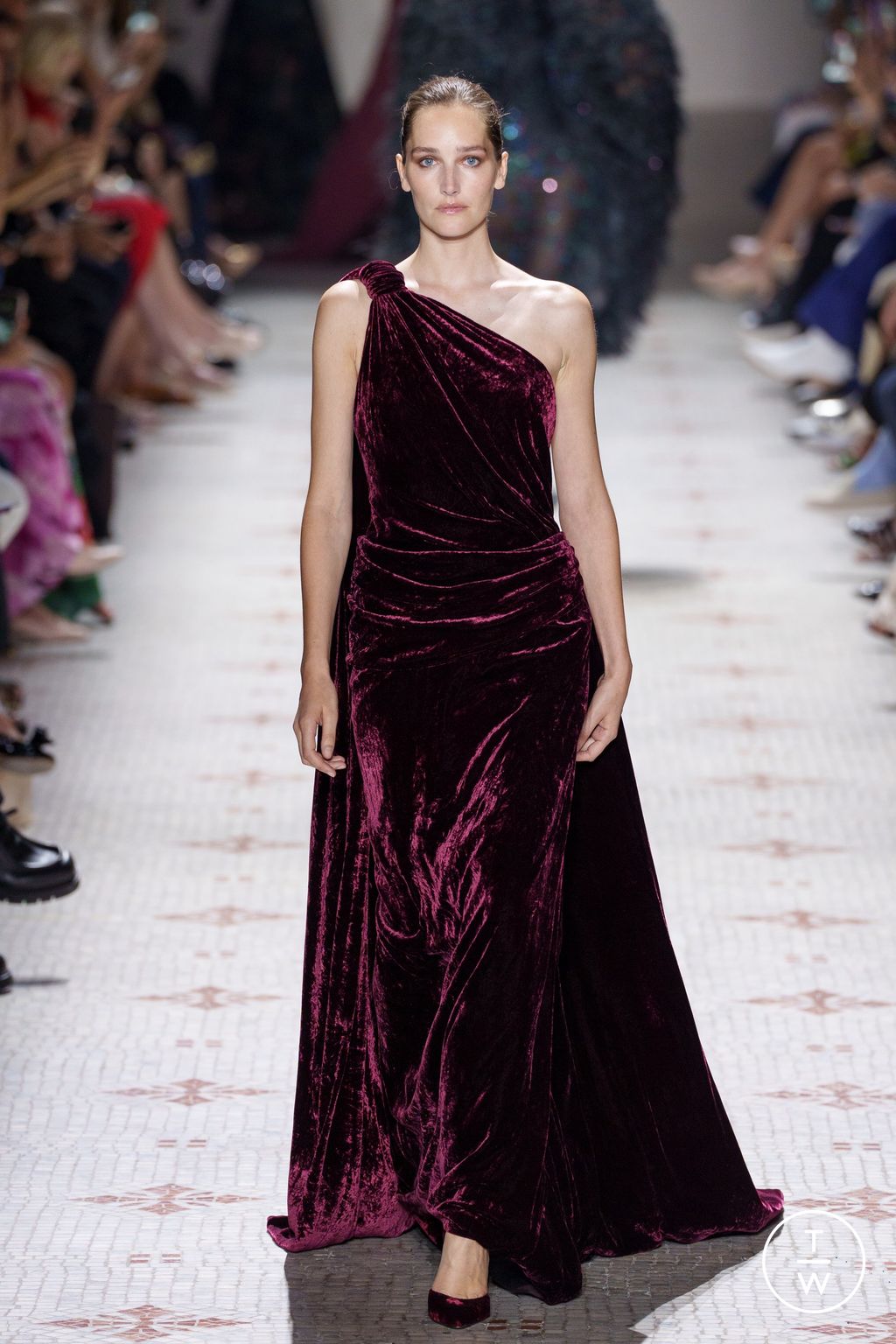 Fashion Week Paris Fall/Winter 2024 look 19 from the Elie Saab collection 高级定制