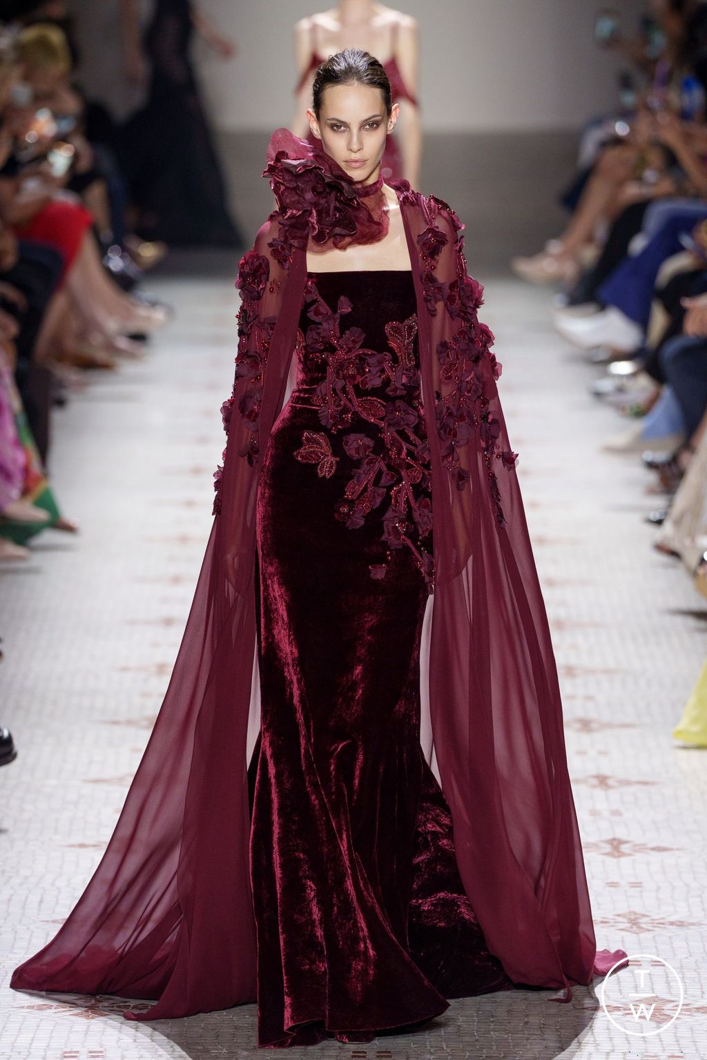 Fashion Week Paris Fall/Winter 2024 look 21 de la collection Elie Saab couture