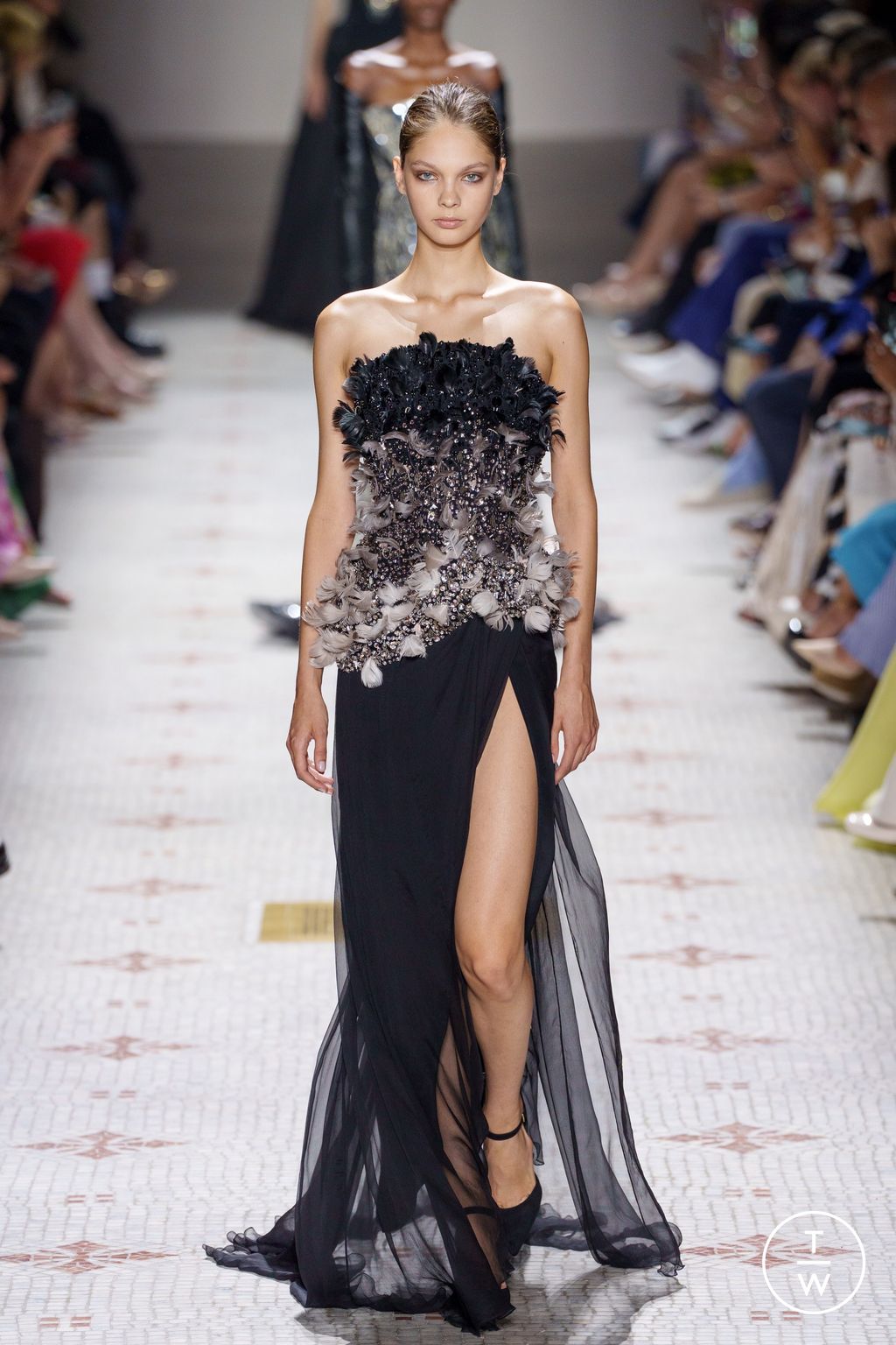Fashion Week Paris Fall/Winter 2024 look 32 from the Elie Saab collection 高级定制