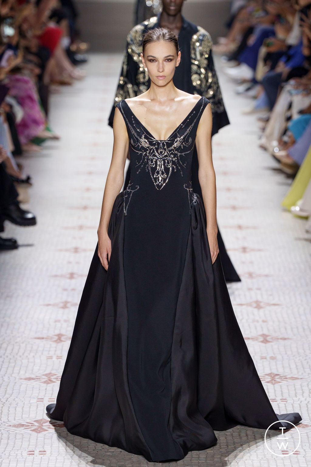 Fashion Week Paris Fall/Winter 2024 look 34 from the Elie Saab collection 高级定制