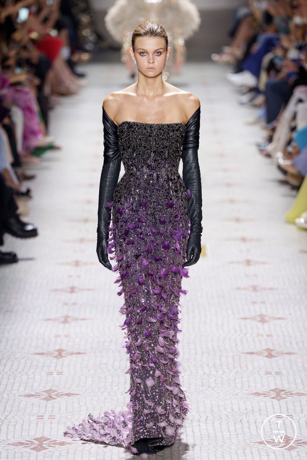Fashion Week Paris Fall/Winter 2024 look 39 from the Elie Saab collection 高级定制