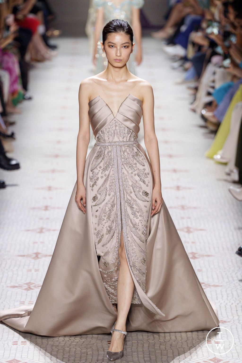 Fashion Week Paris Fall/Winter 2024 look 49 from the Elie Saab collection 高级定制