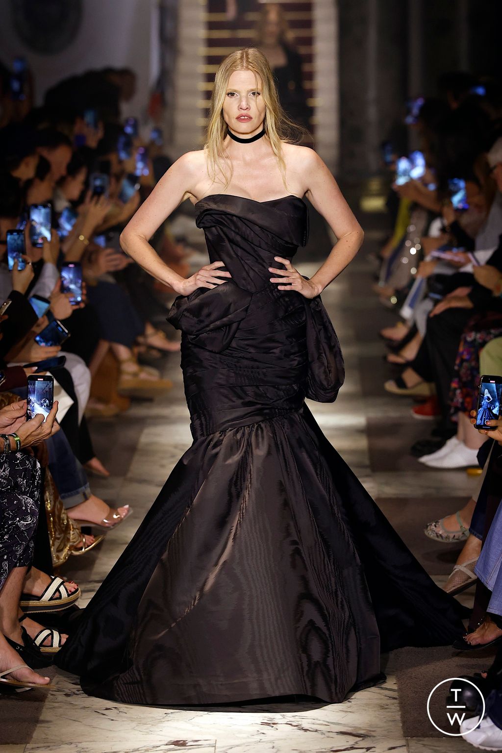 Fashion Week Paris Fall/Winter 2025 look 1 from the Elie Saab collection couture