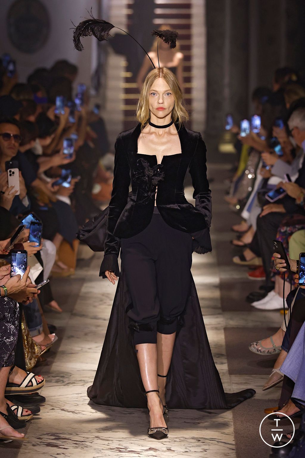 Fashion Week Paris Fall/Winter 2025 look 2 from the Elie Saab collection couture