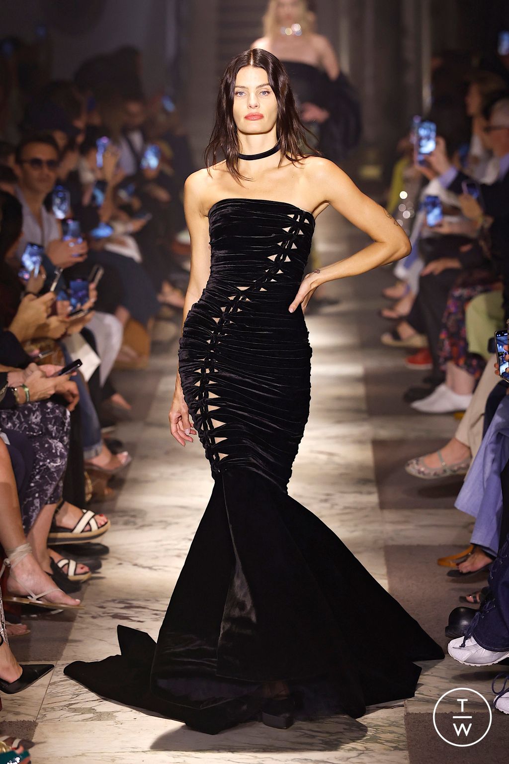 Fashion Week Paris Fall/Winter 2025 look 4 from the Elie Saab collection couture