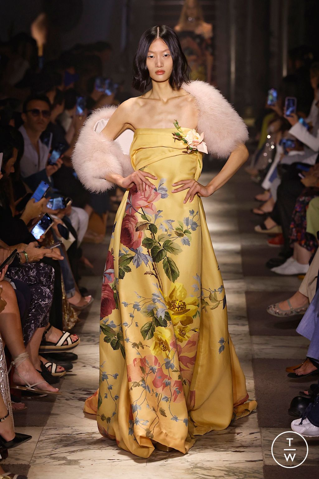 Fashion Week Paris Fall/Winter 2025 look 7 from the Elie Saab collection couture