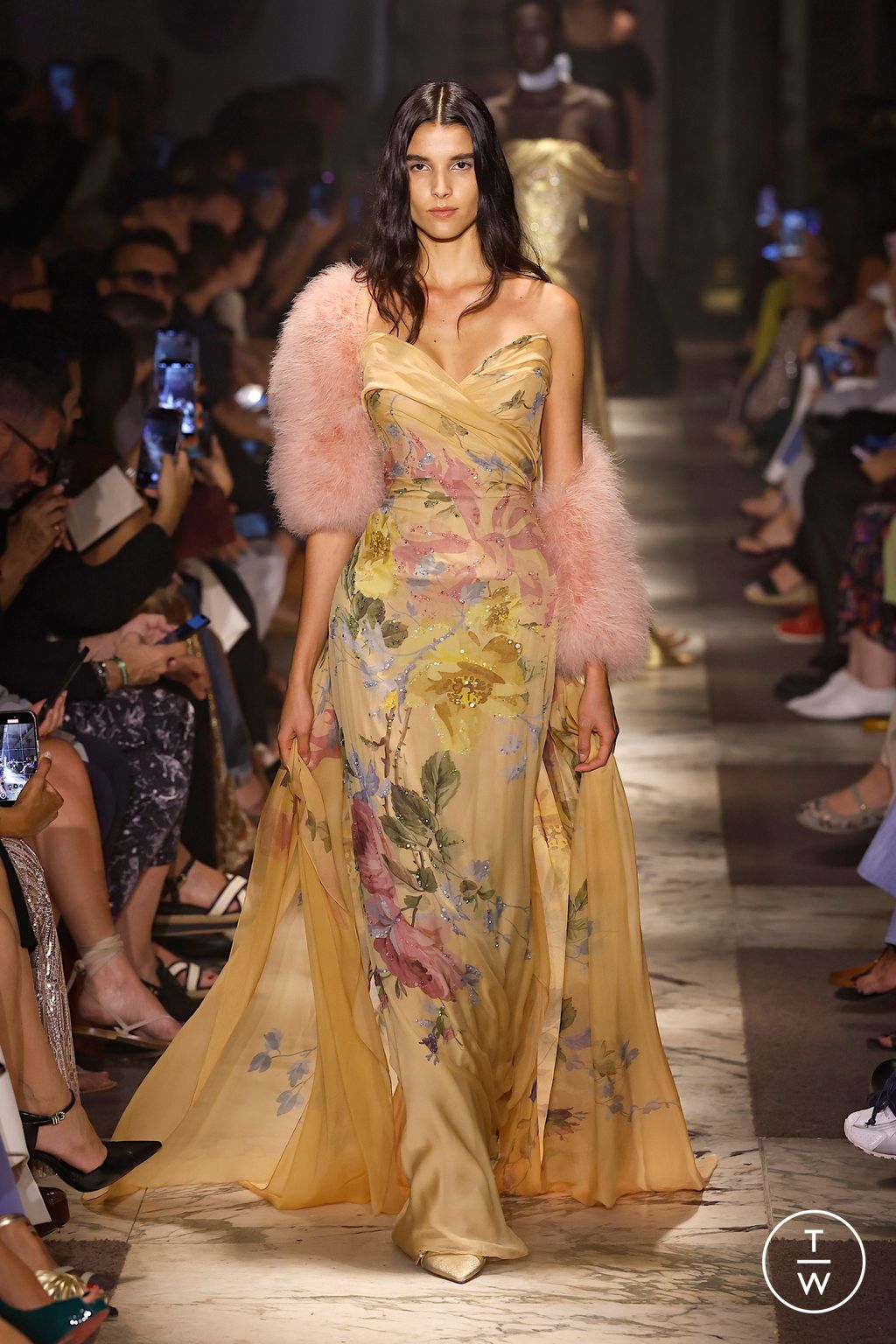 Fashion Week Paris Fall/Winter 2025 look 9 from the Elie Saab collection couture