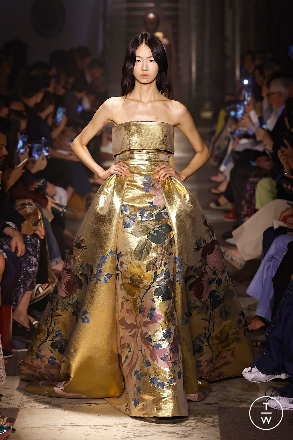 Fashion Week Paris Fall/Winter 2025 look 12 from the Elie Saab collection couture