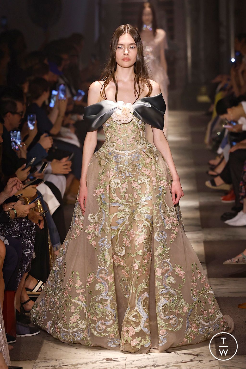 Fashion Week Paris Fall/Winter 2025 look 18 from the Elie Saab collection couture