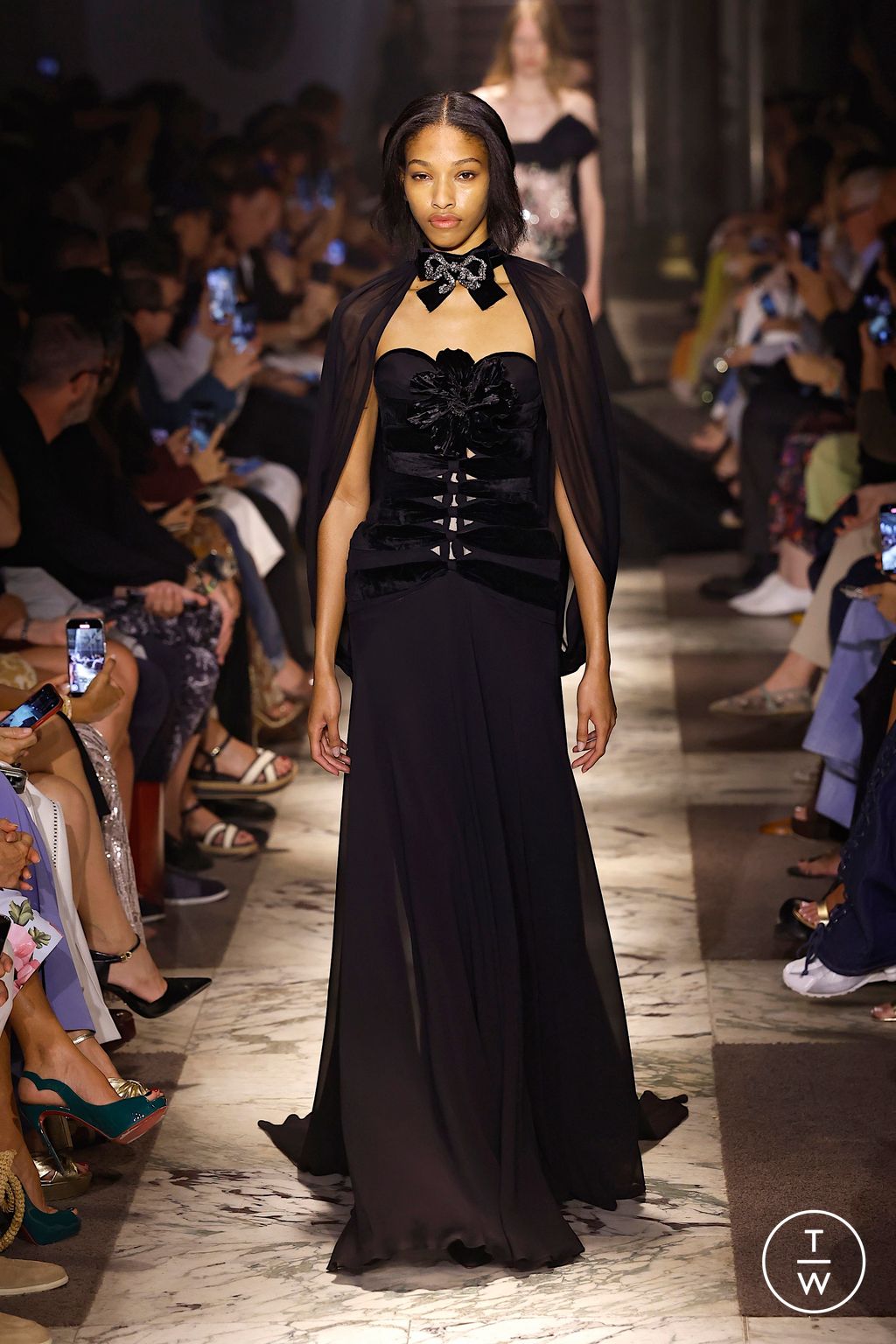 Fashion Week Paris Fall/Winter 2025 look 32 from the Elie Saab collection couture