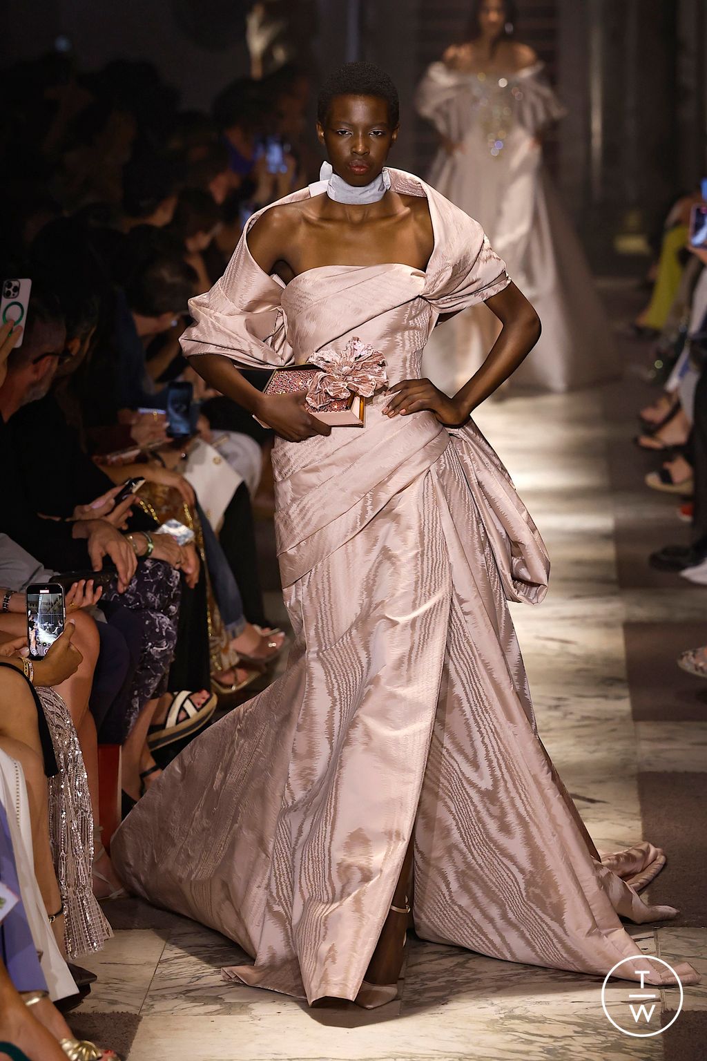 Fashion Week Paris Fall/Winter 2025 look 38 from the Elie Saab collection couture