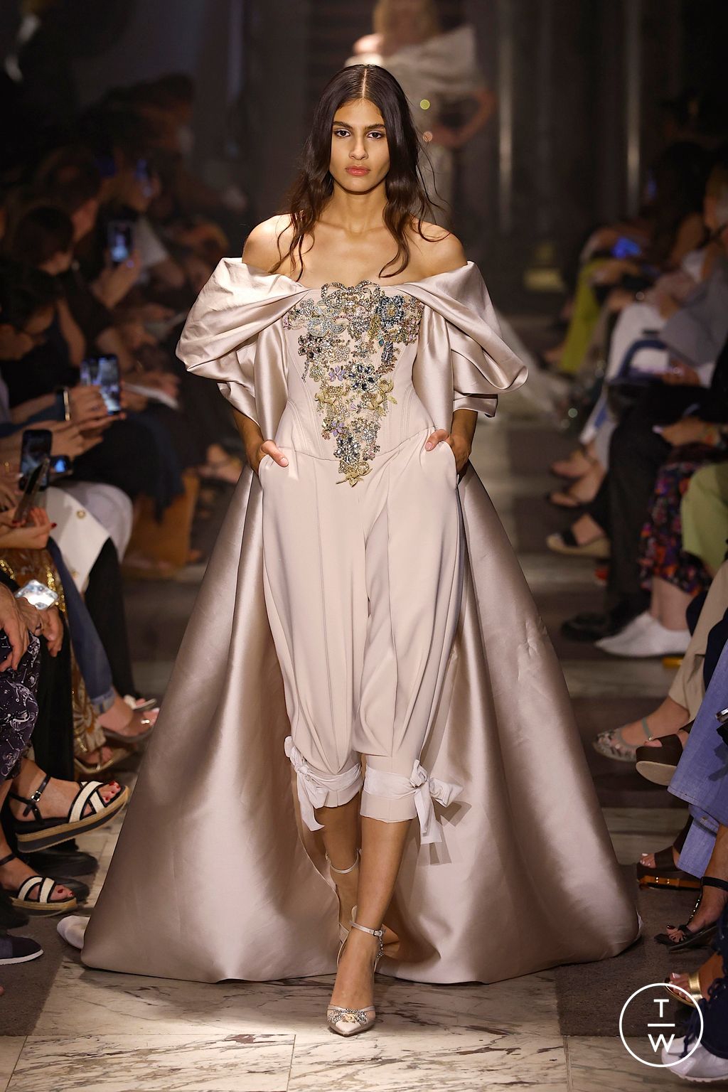 Fashion Week Paris Fall/Winter 2025 look 39 de la collection Elie Saab couture