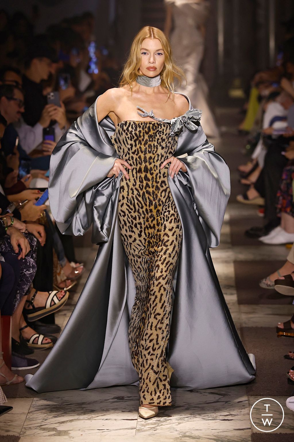 Fashion Week Paris Fall/Winter 2025 look 41 from the Elie Saab collection couture