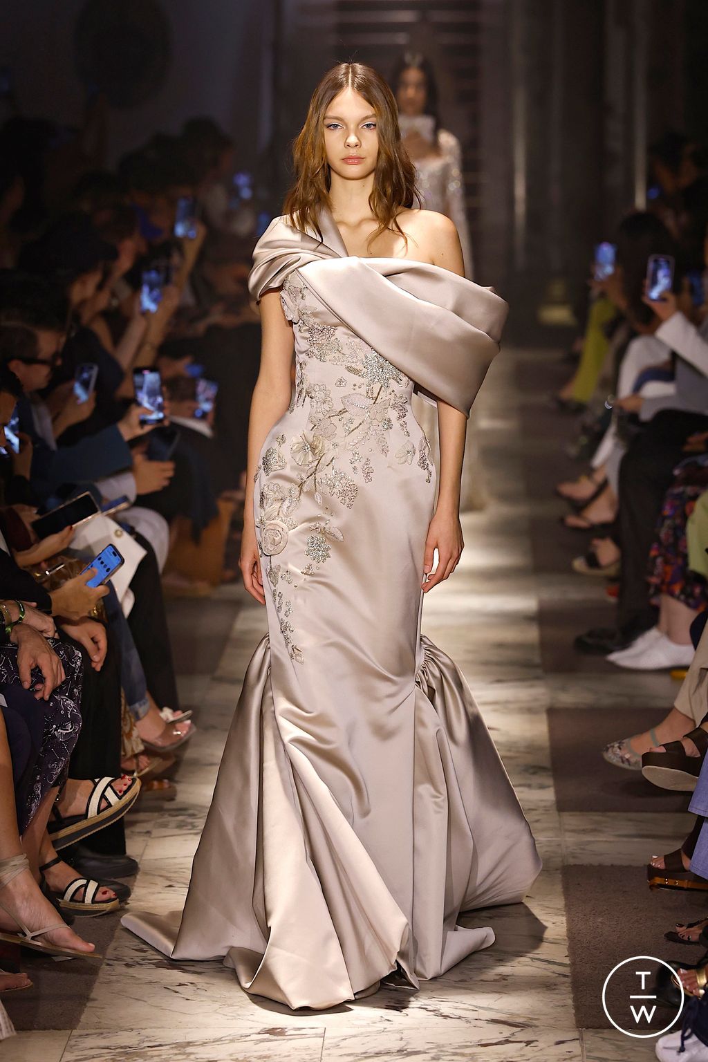 Fashion Week Paris Fall/Winter 2025 look 42 from the Elie Saab collection couture