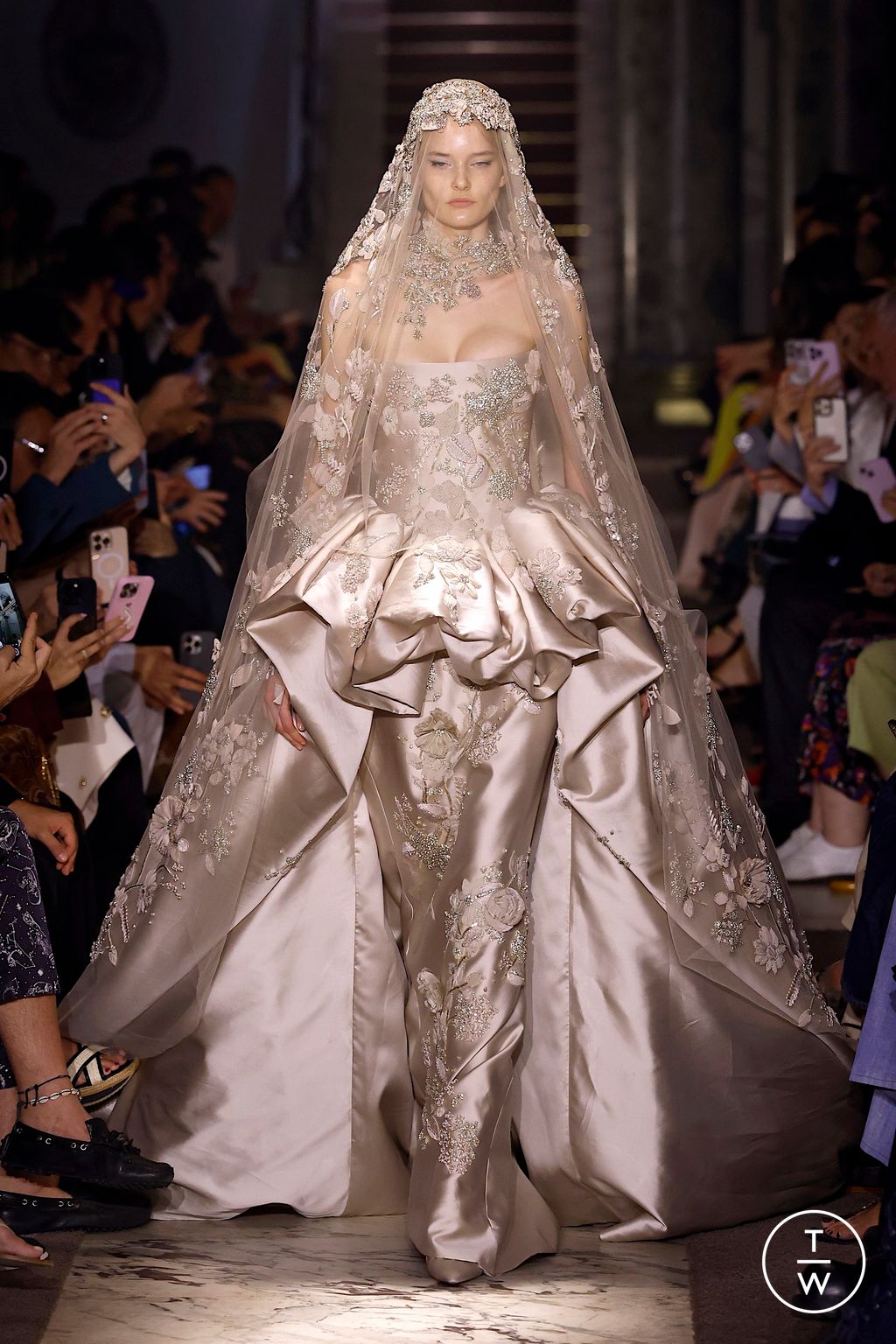 Fashion Week Paris Fall/Winter 2025 look 57 from the Elie Saab collection couture