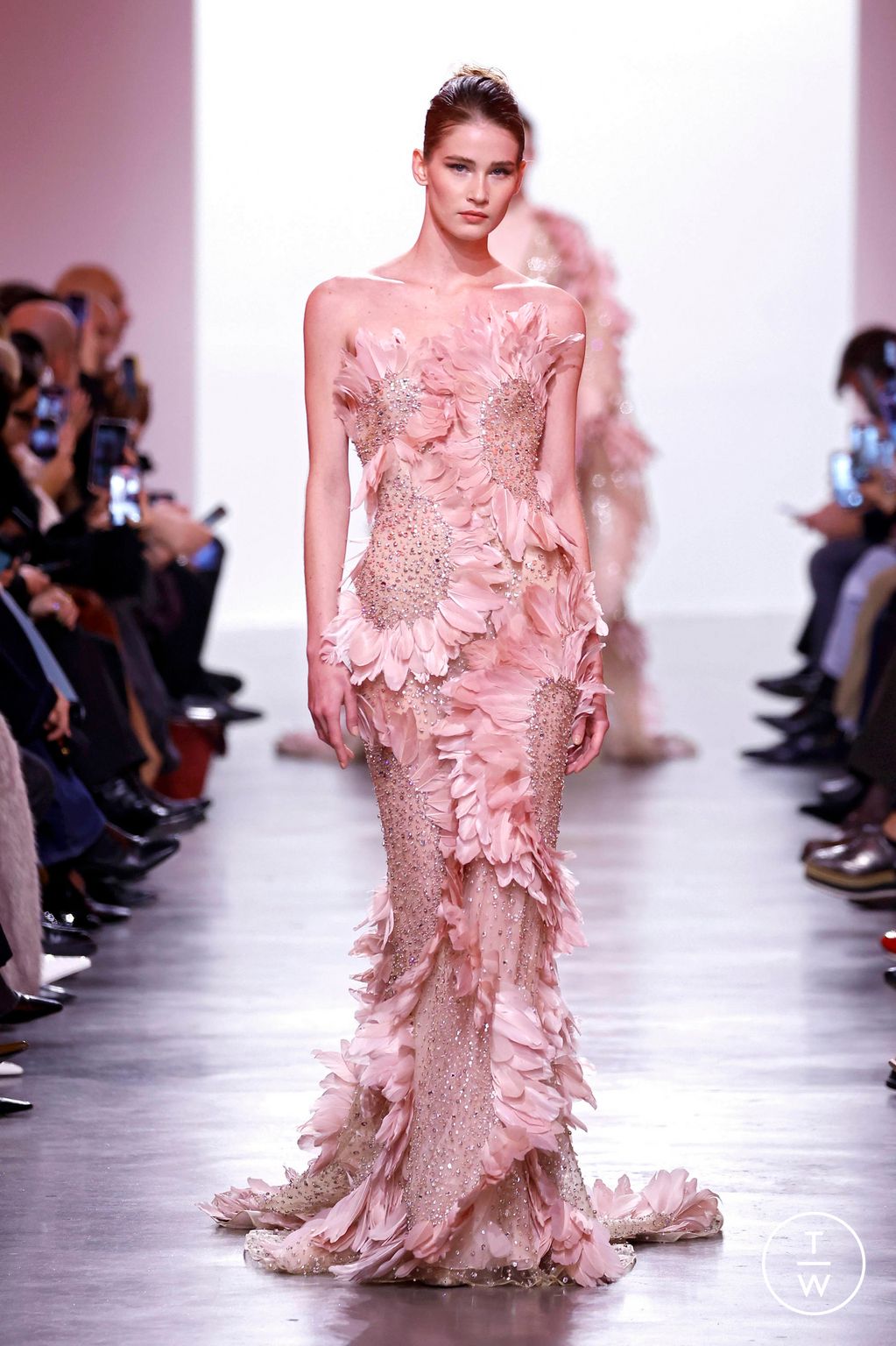 Fashion Week Paris Spring/Summer 2025 look 4 de la collection Elie Saab couture