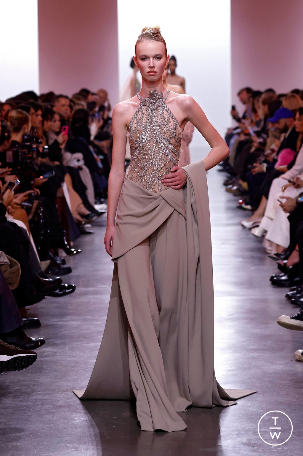 Fashion Week Paris Spring/Summer 2025 look 25 from the Elie Saab collection couture