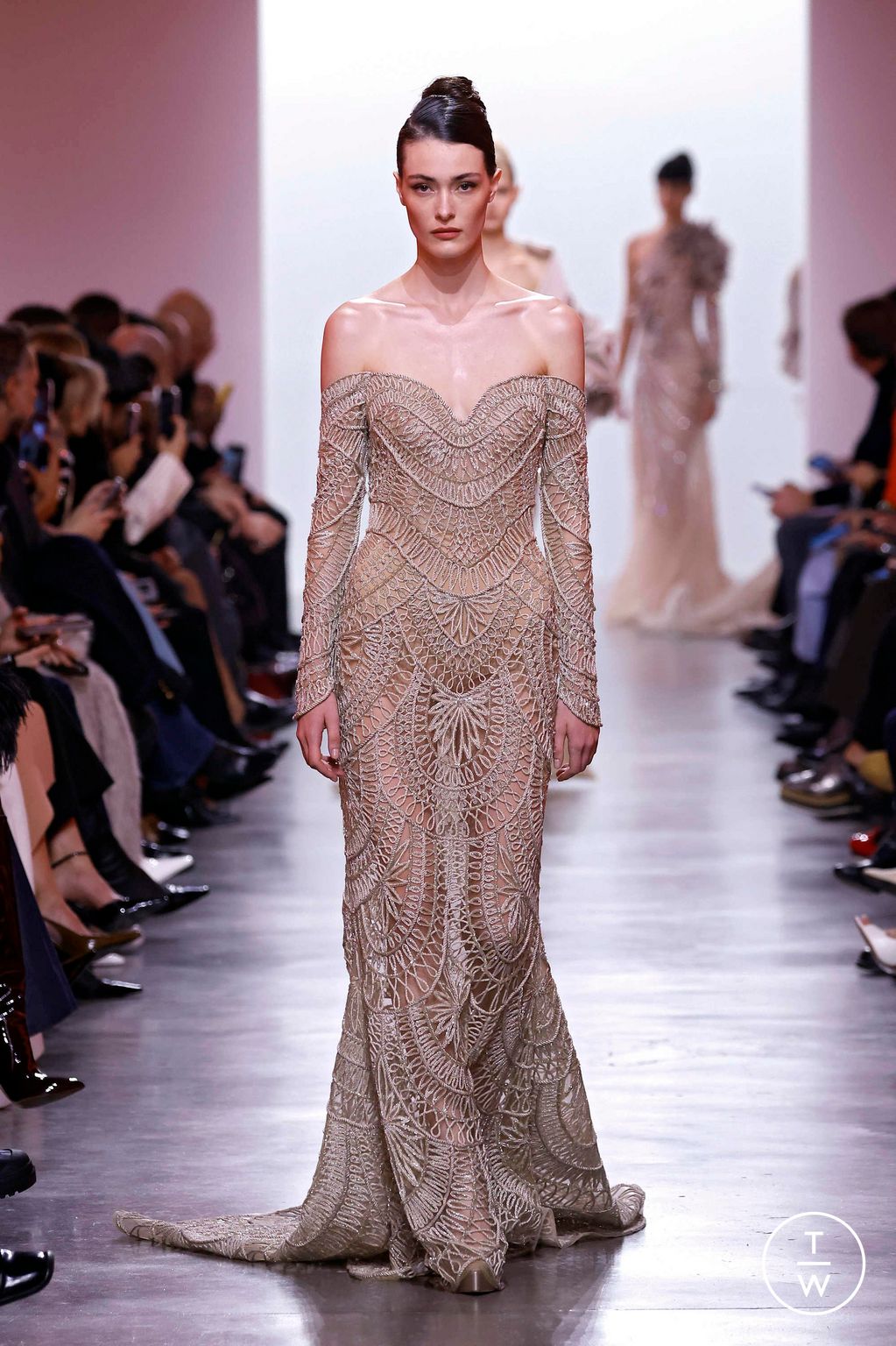 Fashion Week Paris Spring/Summer 2025 look 31 de la collection Elie Saab couture