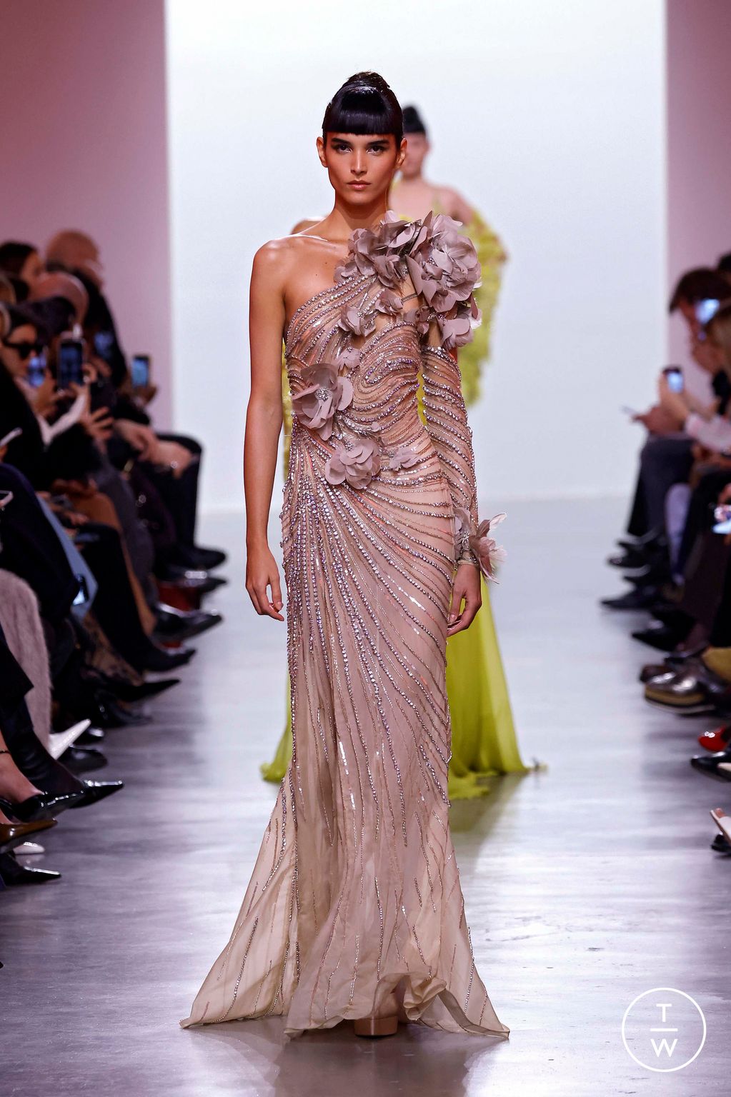 Fashion Week Paris Spring/Summer 2025 look 33 de la collection Elie Saab couture
