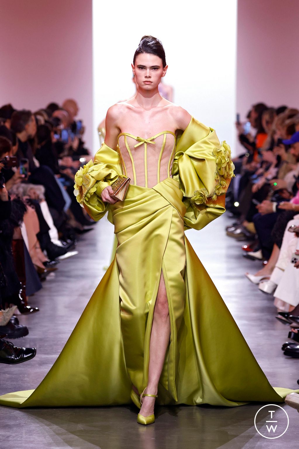 Fashion Week Paris Spring/Summer 2025 look 36 de la collection Elie Saab couture