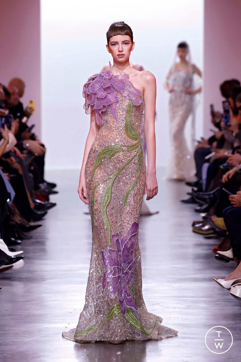Fashion Week Paris Spring/Summer 2025 look 38 from the Elie Saab collection couture
