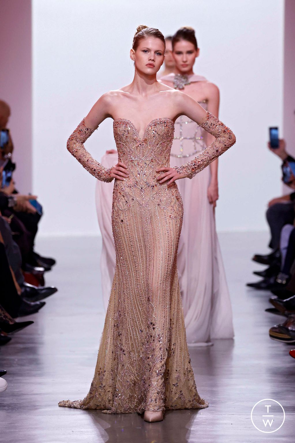 Fashion Week Paris Spring/Summer 2025 look 45 de la collection Elie Saab couture