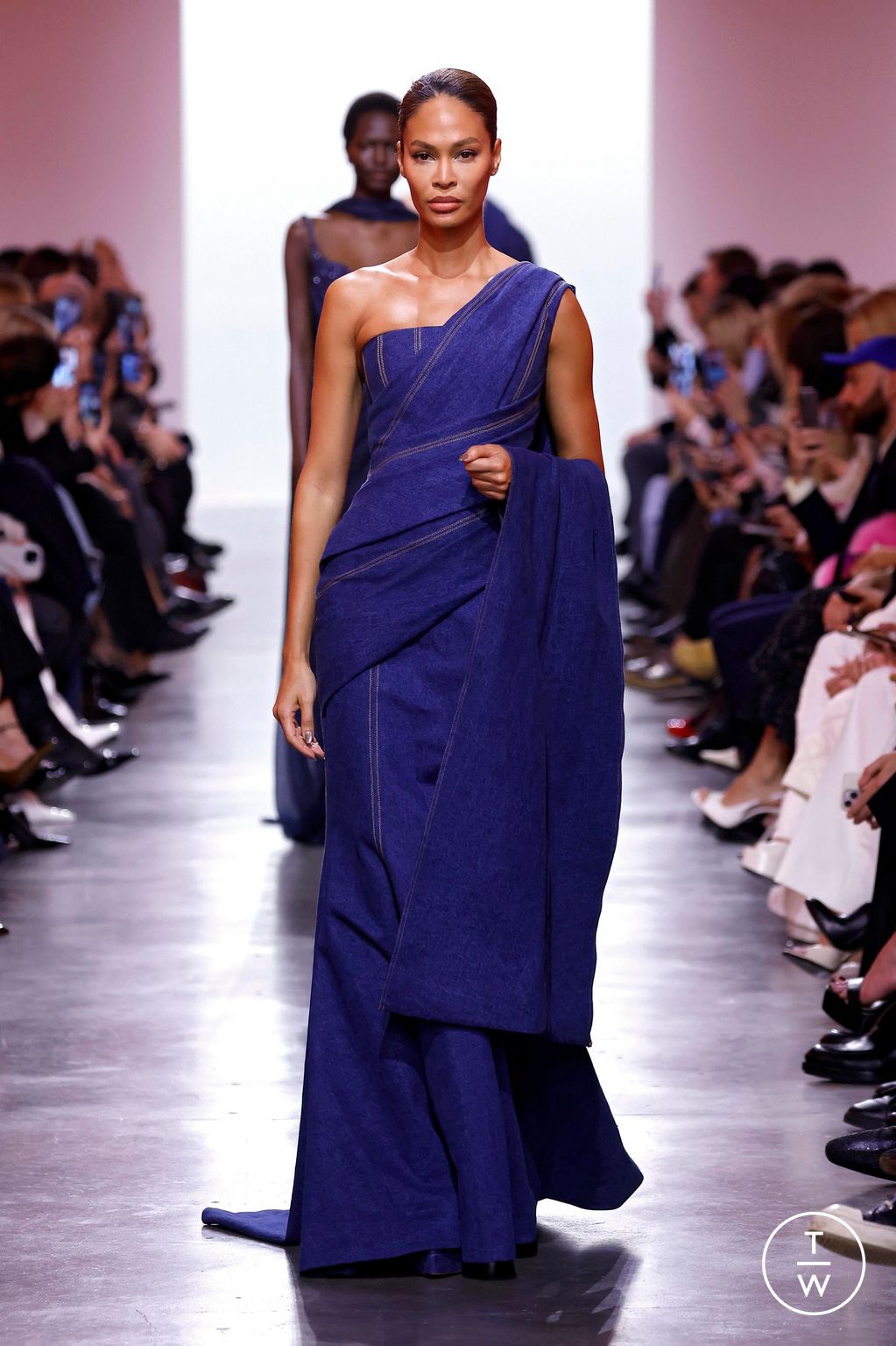 Fashion Week Paris Spring/Summer 2025 look 52 de la collection Elie Saab couture