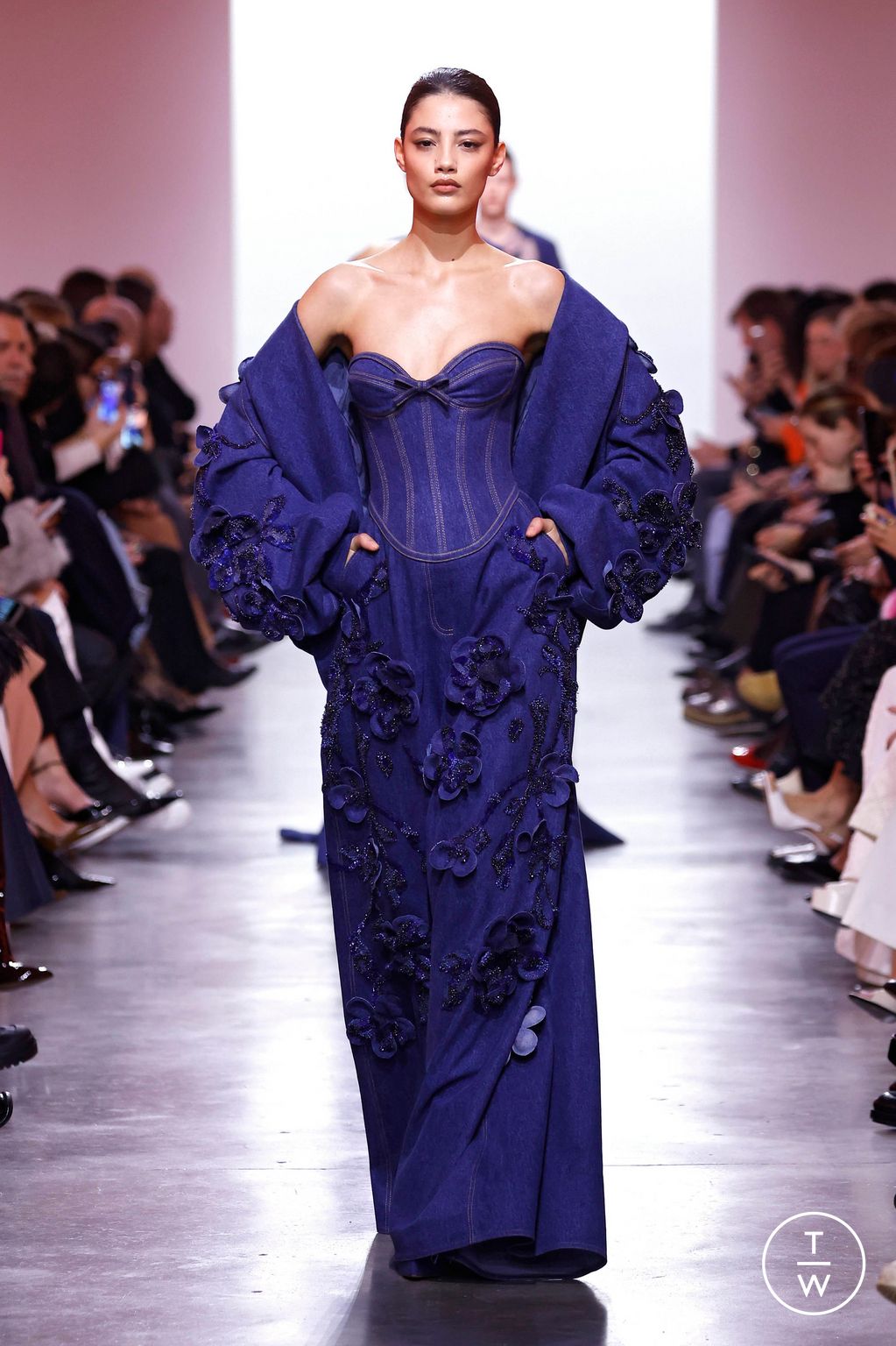 Fashion Week Paris Spring/Summer 2025 look 54 from the Elie Saab collection couture