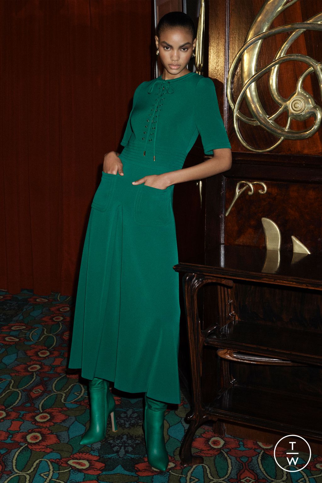 Fashion Week Paris Pre-Fall 2025 look 17 de la collection Elie Saab womenswear