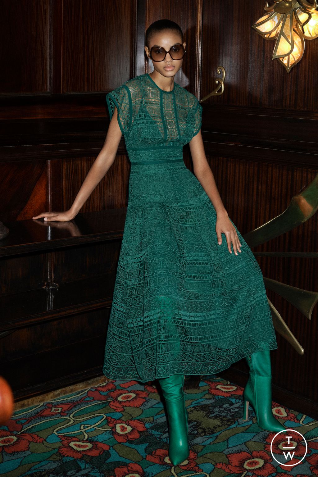 Fashion Week Paris Pre-Fall 2025 look 19 de la collection Elie Saab womenswear