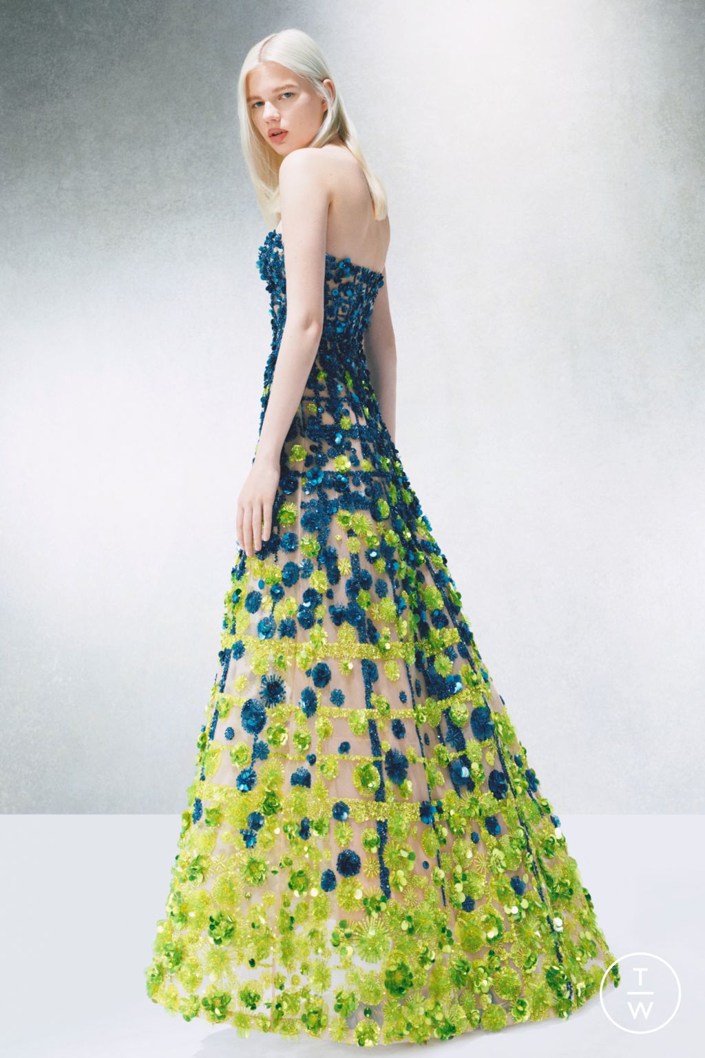 Fashion Week Paris Resort 2023 look 24 from the Elie Saab collection 女装