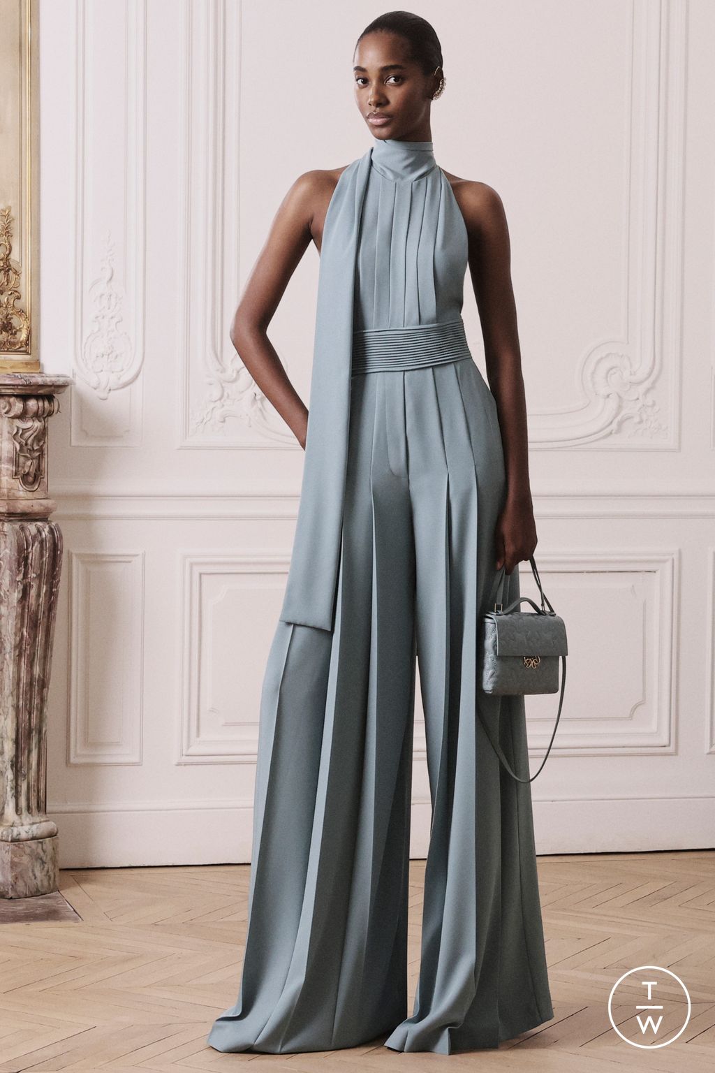 Fashion Week Paris Pre-Fall 2024 look 18 from the Elie Saab collection 女装