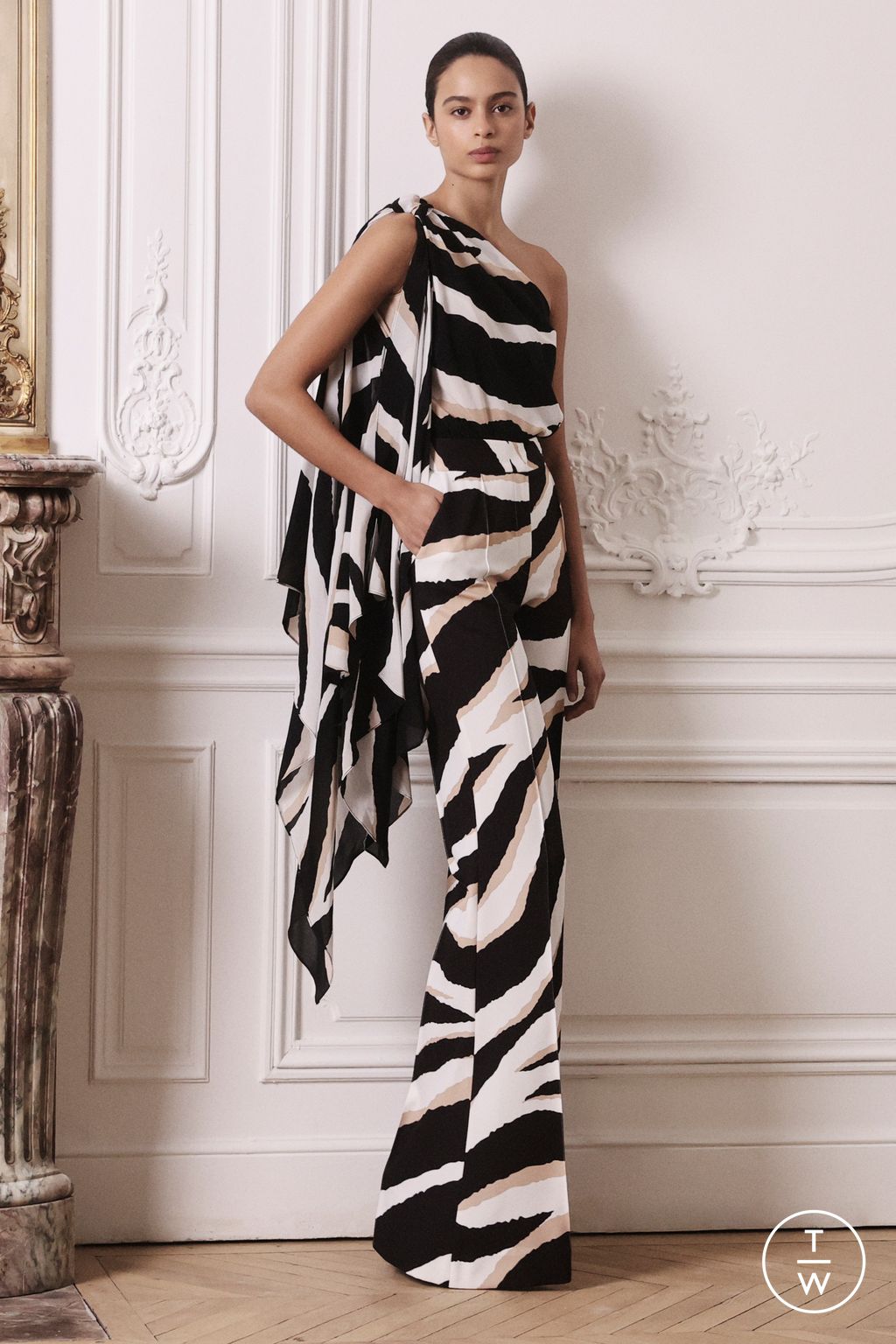 Fashion Week Paris Pre-Fall 2024 look 3 de la collection Elie Saab womenswear