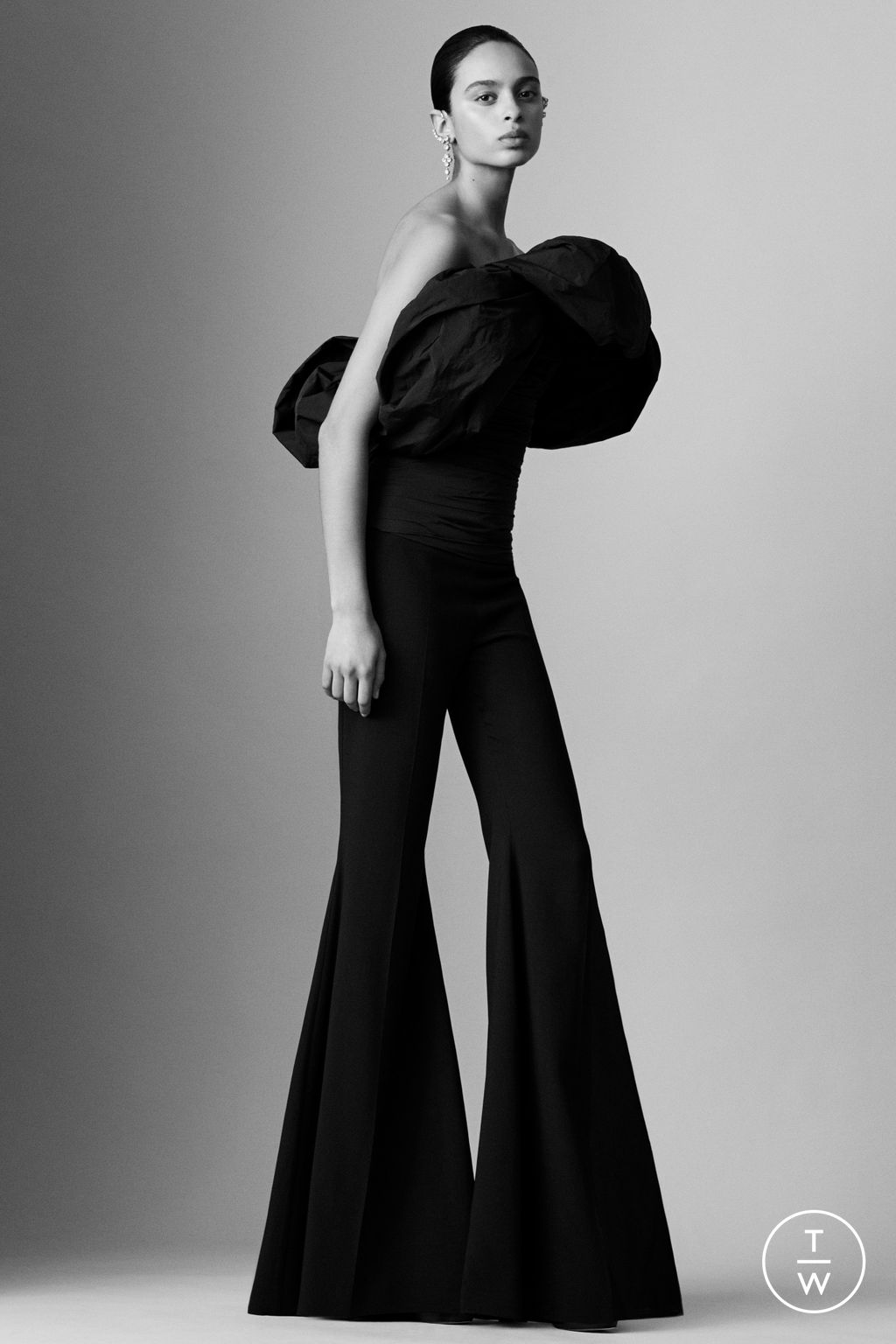Fashion Week Paris Pre-Fall 2024 look 39 de la collection Elie Saab womenswear