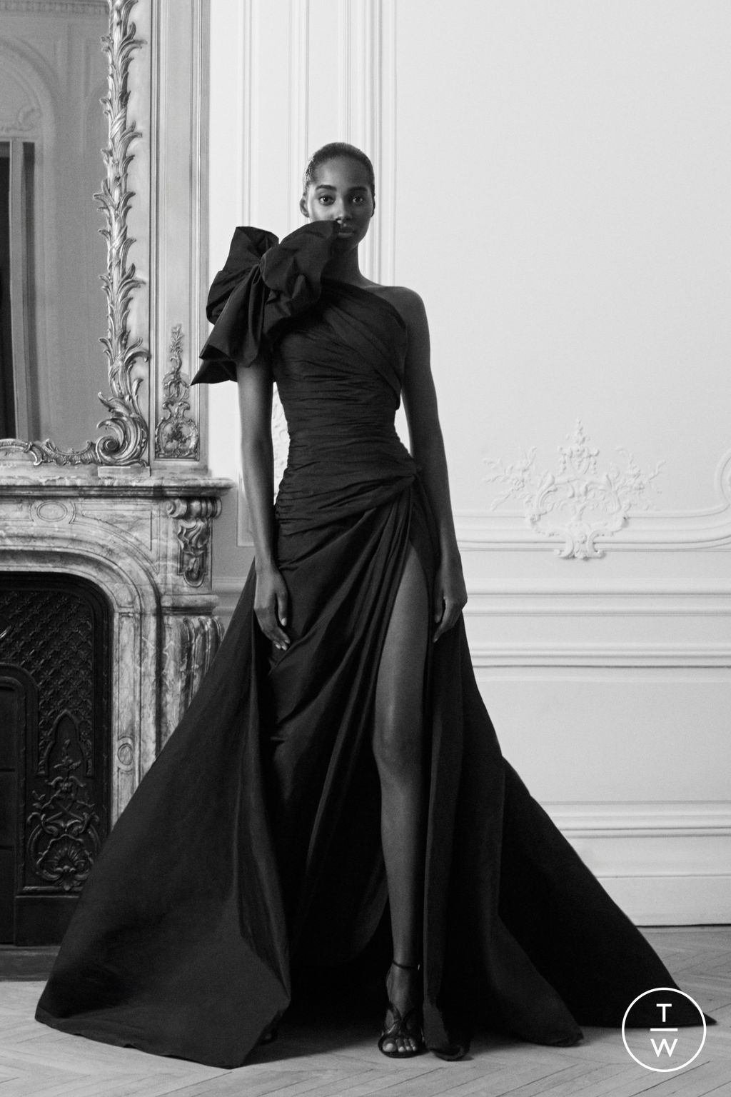 Fashion Week Paris Pre-Fall 2024 look 47 de la collection Elie Saab womenswear