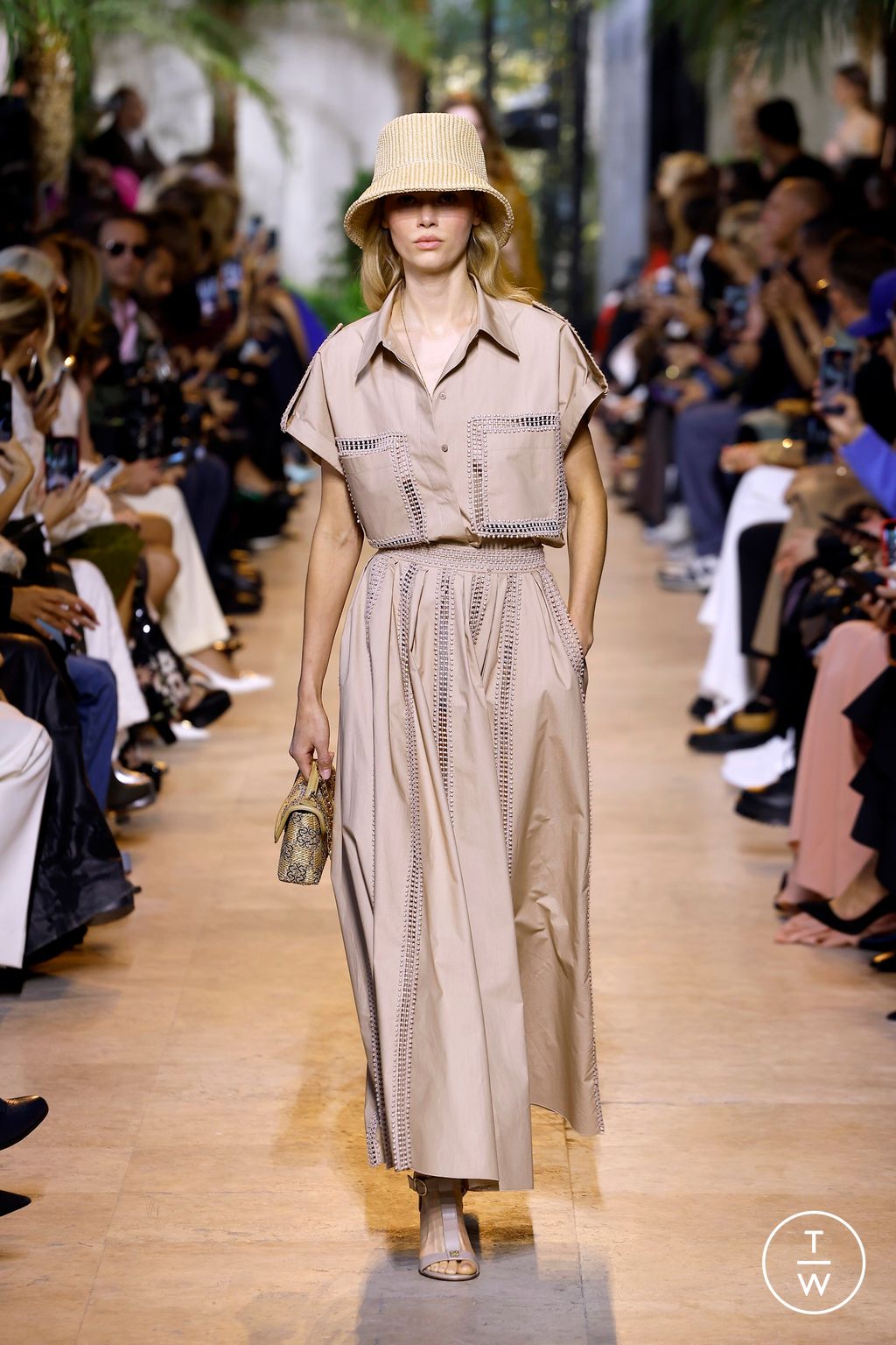 Fashion Week Paris Spring/Summer 2025 look 8 from the Elie Saab collection 女装