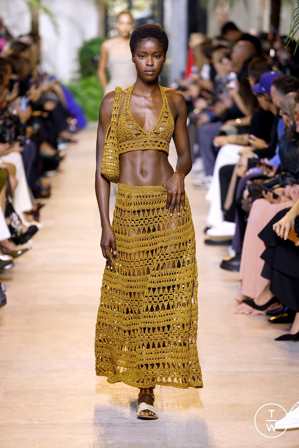 Fashion Week Paris Spring/Summer 2025 look 12 from the Elie Saab collection 女装