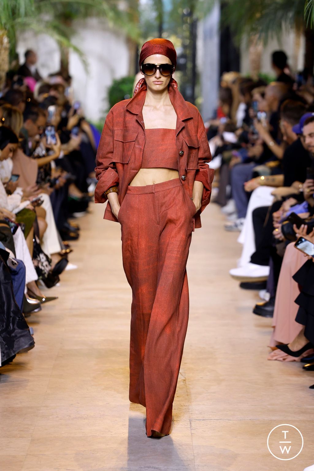 Fashion Week Paris Spring/Summer 2025 look 14 from the Elie Saab collection 女装