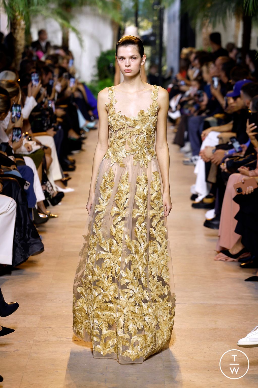 Fashion Week Paris Spring/Summer 2025 look 17 de la collection Elie Saab womenswear