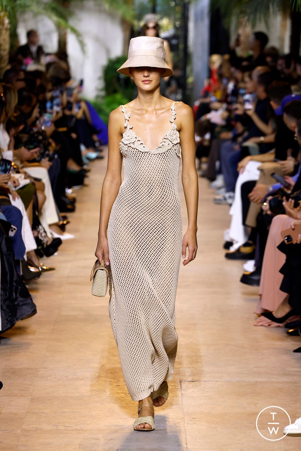 Fashion Week Paris Spring/Summer 2025 look 18 from the Elie Saab collection 女装