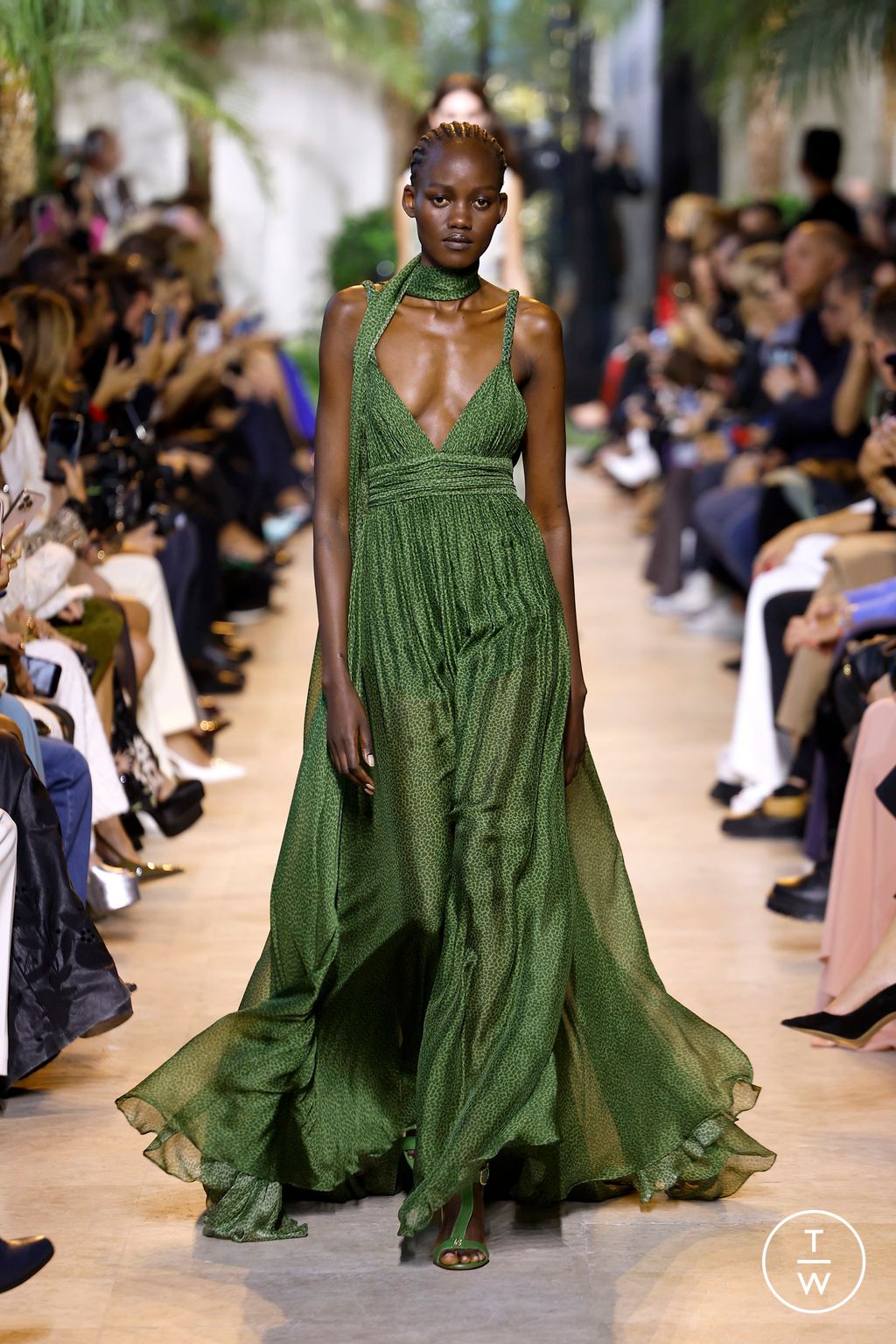 Fashion Week Paris Spring/Summer 2025 look 30 from the Elie Saab collection 女装