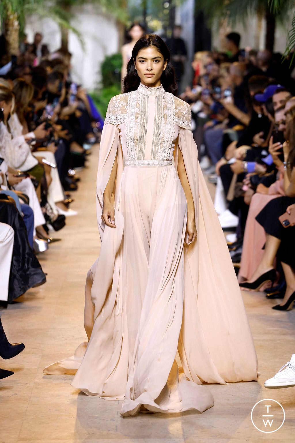 Fashion Week Paris Spring/Summer 2025 look 37 from the Elie Saab collection 女装
