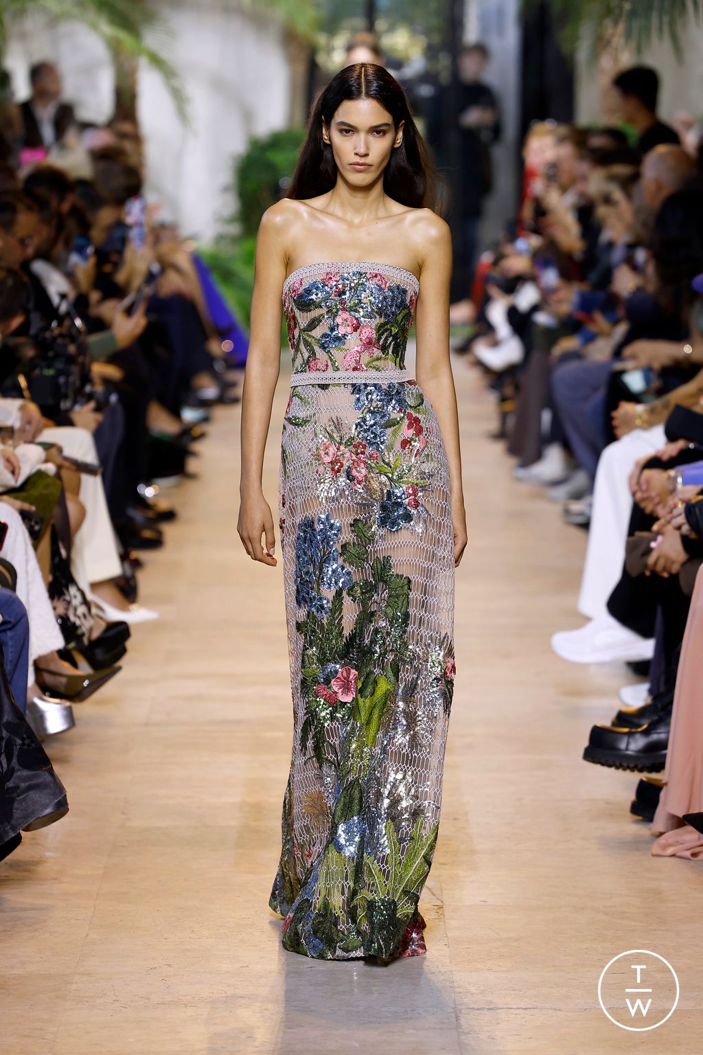 Fashion Week Paris Spring/Summer 2025 look 40 from the Elie Saab collection 女装