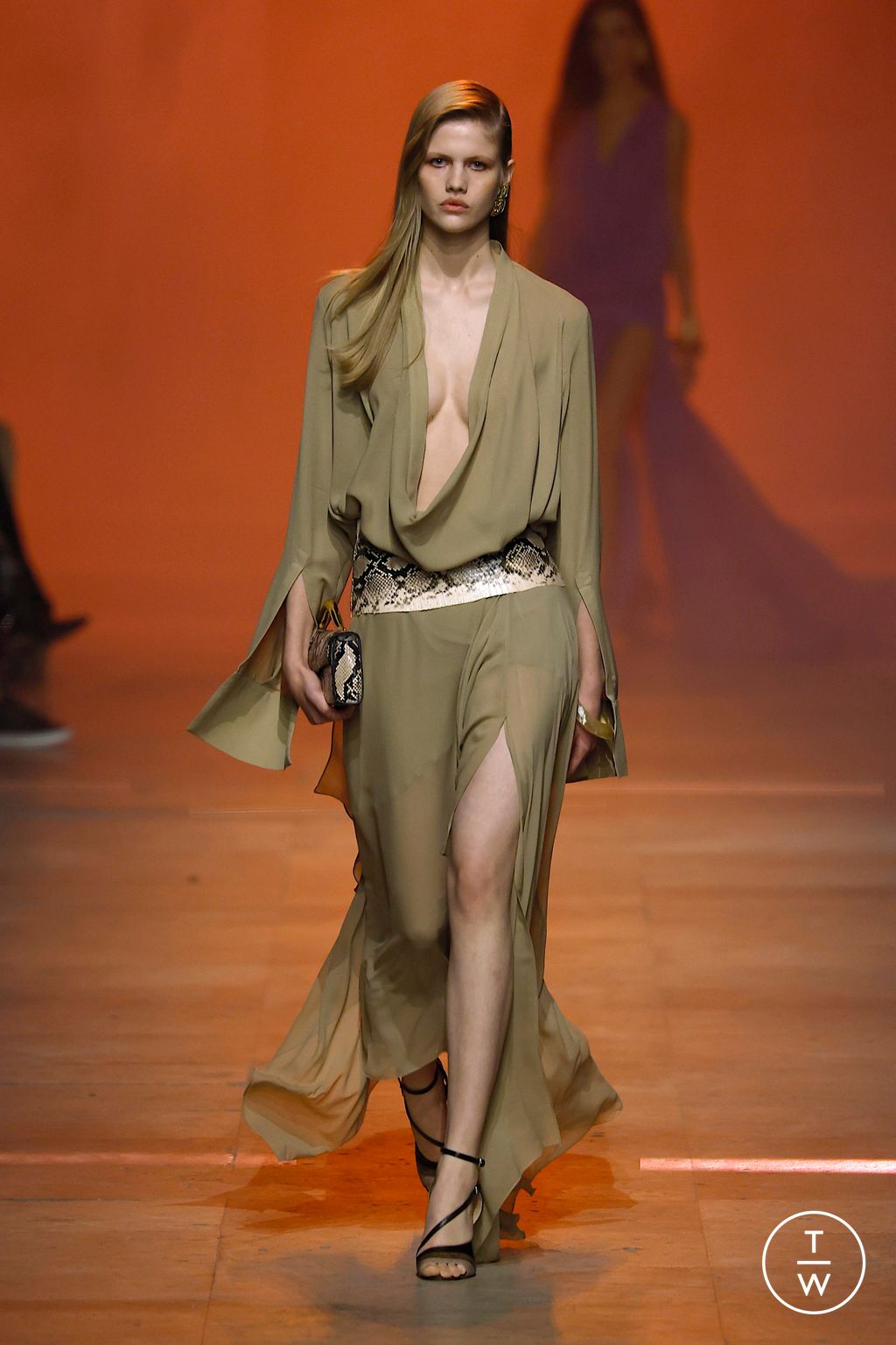 Fashion Week Paris Spring/Summer 2026 look 33 from the Elie Saab collection 女装