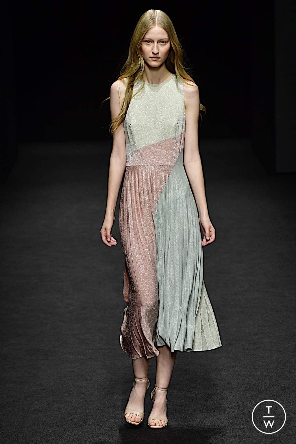 Fashion Week Milan Spring/Summer 2022 look 25 de la collection BUDAPEST SELECT womenswear
